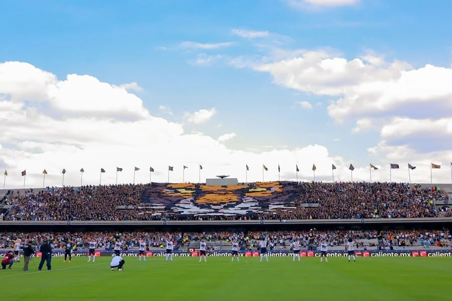 Liga MX: Pumas presenta enorme moisaco en el Olímpico de CU. @PumasMX