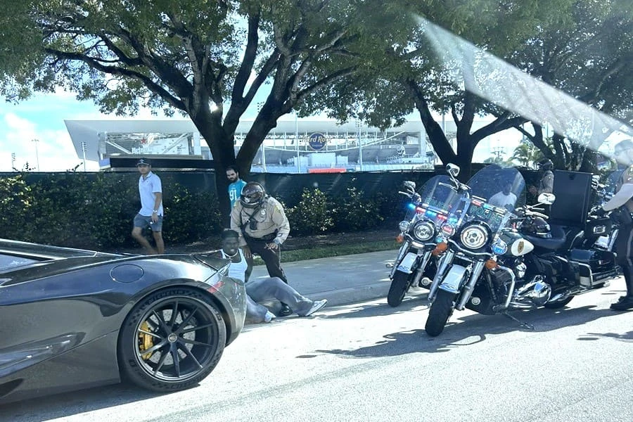 Tyreek Hill, arrestado en Miami por un incidente de tránsito. | @SadJagsFan69