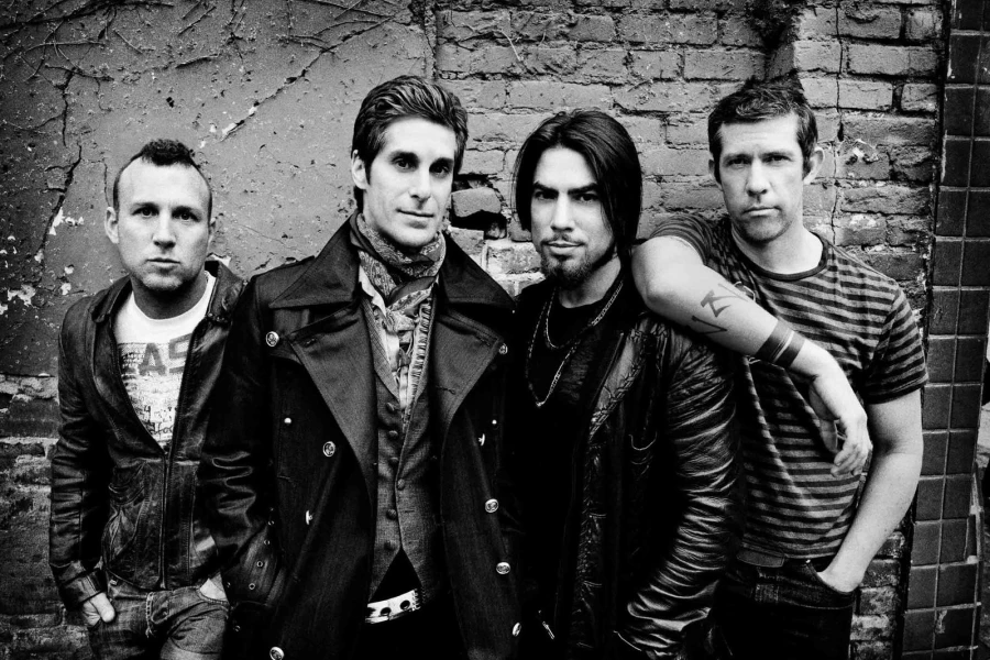 El incidente, ocurrido en pleno concierto, ha generado revuelo en las redes sociales. | @janesaddiction