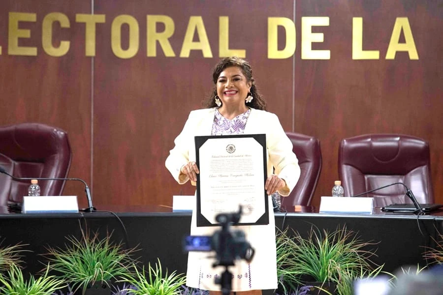 TECDMX entrega constancia a Clara Brugada. | @ClaraBrugadaM