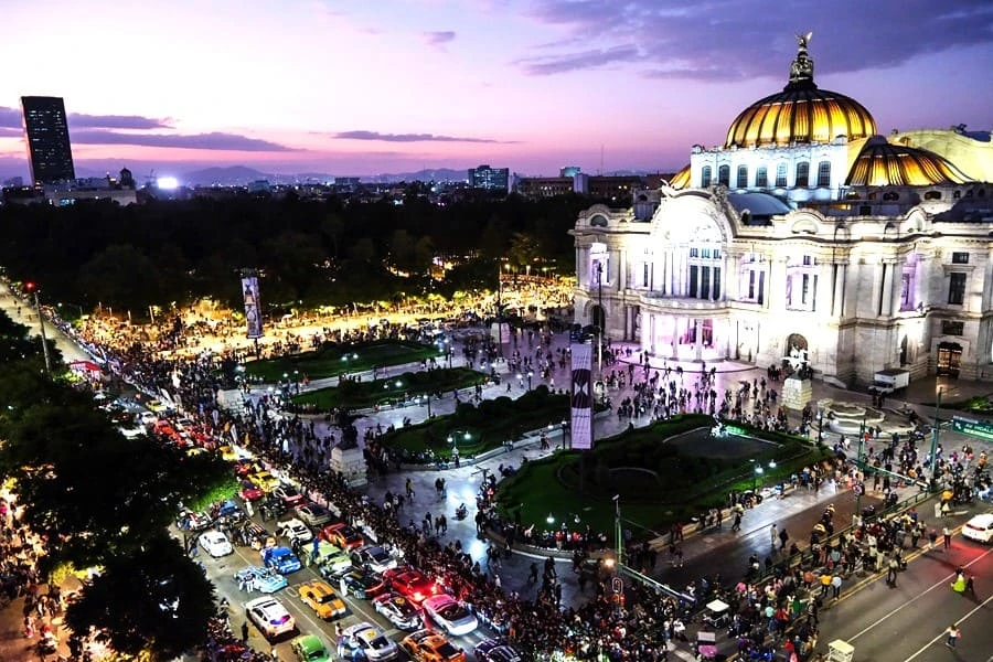 Entre ovaciones llega la Carrera Panamericana a la CdMx. | @panaoficial