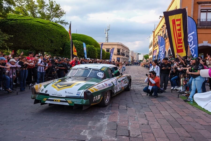 La Carrera Panamericana llegando a Morelia. | @panaoficial