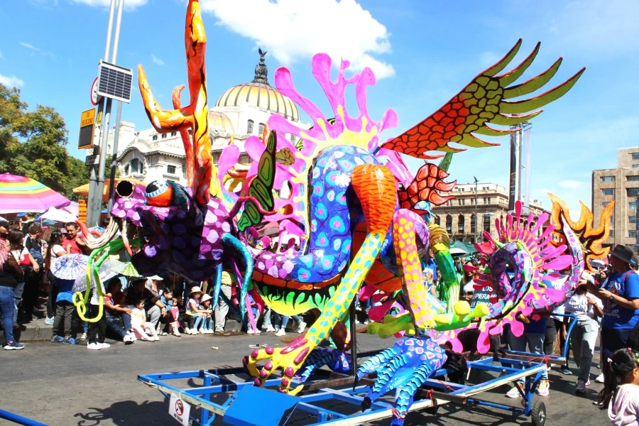 Decenas de alebrijes invaden calles de la CdMx. | MAP