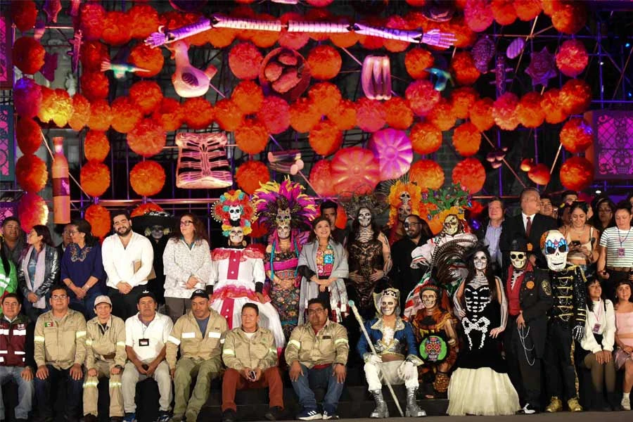 Clara Brugada, Jefa de Gobierno de la CDMX, inaugura la ofrenda en el Zócalo. | Gobierno de la CDMX