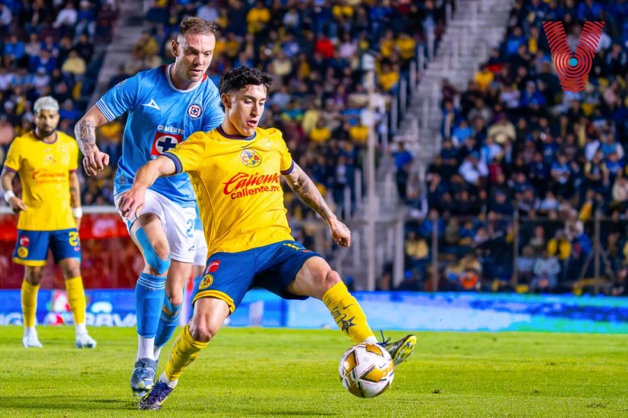 América y Cruz Azul tuvieron un duelo muy duro este jueves. FOTO: @LigaBBVAMX