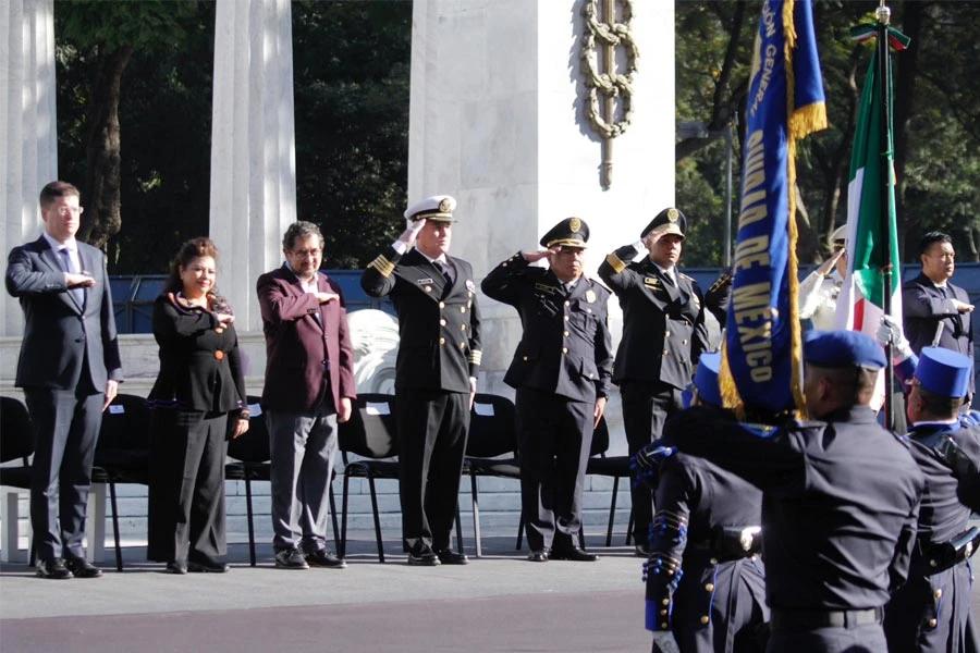 Clara Brugada, Jefa de Gobierno de la CDMX, en el desfile de la Policía de la CDMX. | @SeGobCDMX