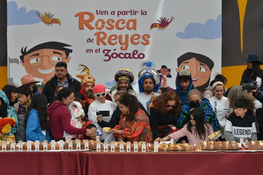 La Jefa de Gobierno, Clara Brugada, en el evento de la Rosca de Reyes en el Zócalo. | Gobierno de la CDMX