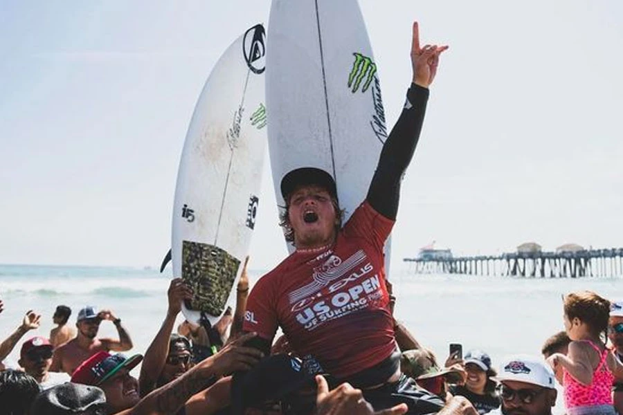 El mexicano Alan Cleland clasificó al Tour Mundial de Surf 2025. | @conadeoficial