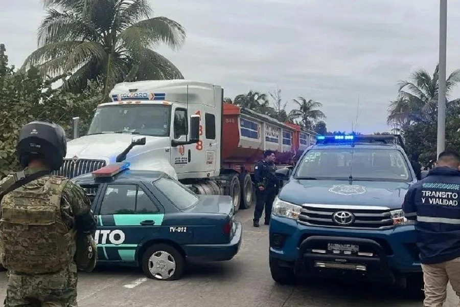 La unidad con que una patrulla municipal fue arrastrada en Veracruz. | RRSS