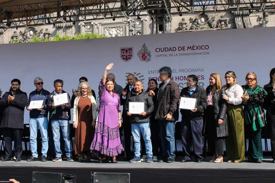 La Jefa de Gobierno de la CDMX, Clara Brugada, en la entrega de la pensión Hombres Bienestar. | Gobierno de la CDMX