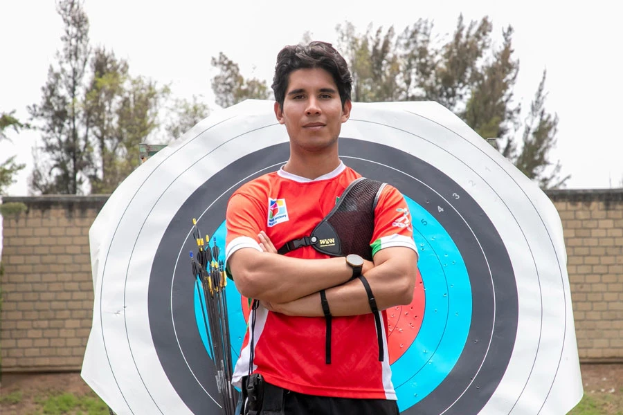 El arquero mexicano Carlos Rojas, con miras al Mundial de Tiro con Arco. | Cortesía Deporte UNAM, Fredy Pastrana.