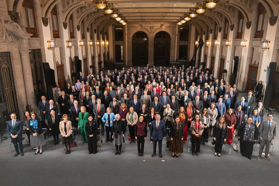 La Presidenta con embajadores y cónsules en Palacio Nacional el 8 de enero. | Gobierno de México