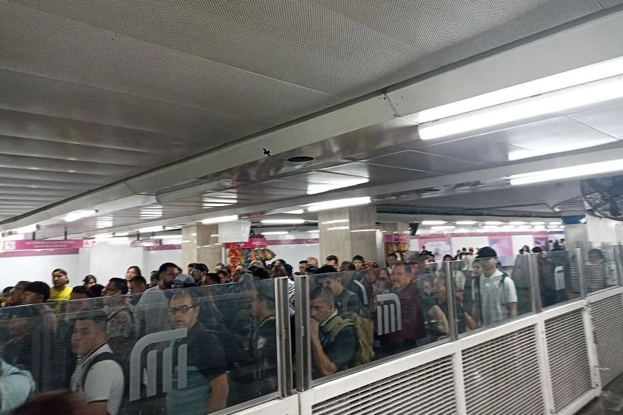 Usuarios del Metro CDMX. Foto: RRSS