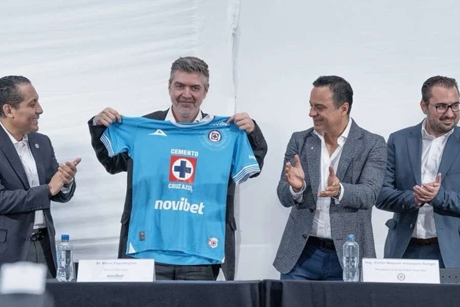 Nikos Papadoglou y Víctor Velázquez Rangel. Foto: Cortesía