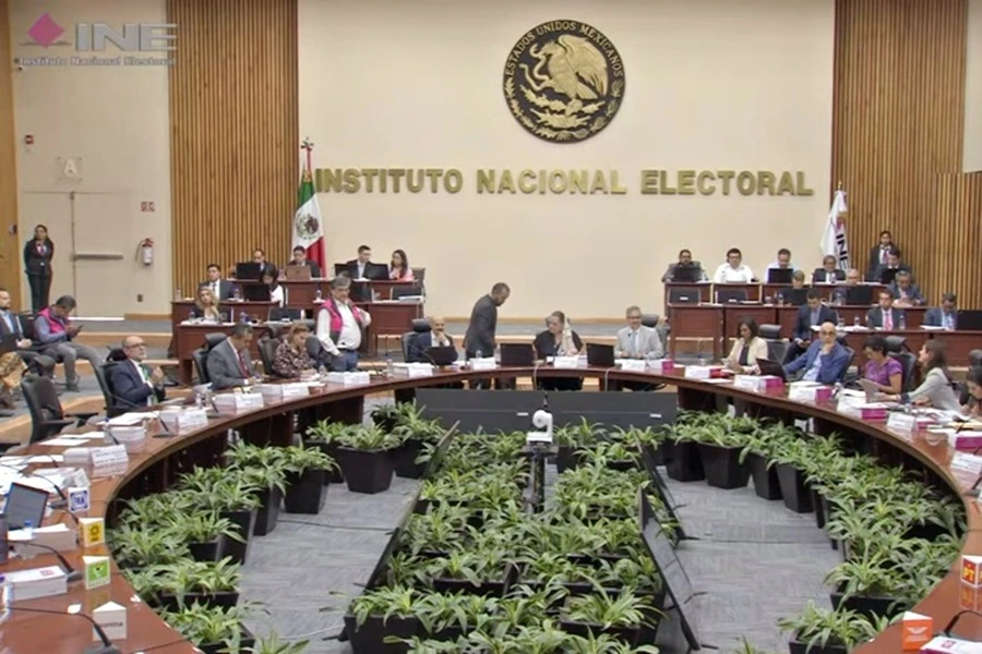 Sesión del INE. Foto: RRSS
