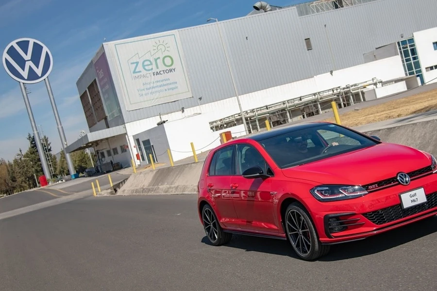 Volkswagen Golf regresa a las líneas de producción en Puebla. Foto: Cortesía