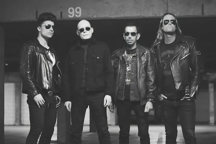 La capital se vestirá de negro con el regreso de la icónica banda británica. Foto: @sistersofmercy